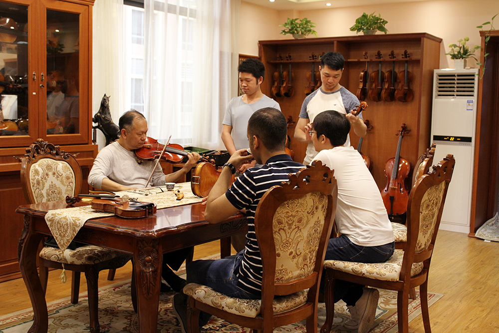 曹树堃大师从美国回来亲授提琴装配技术